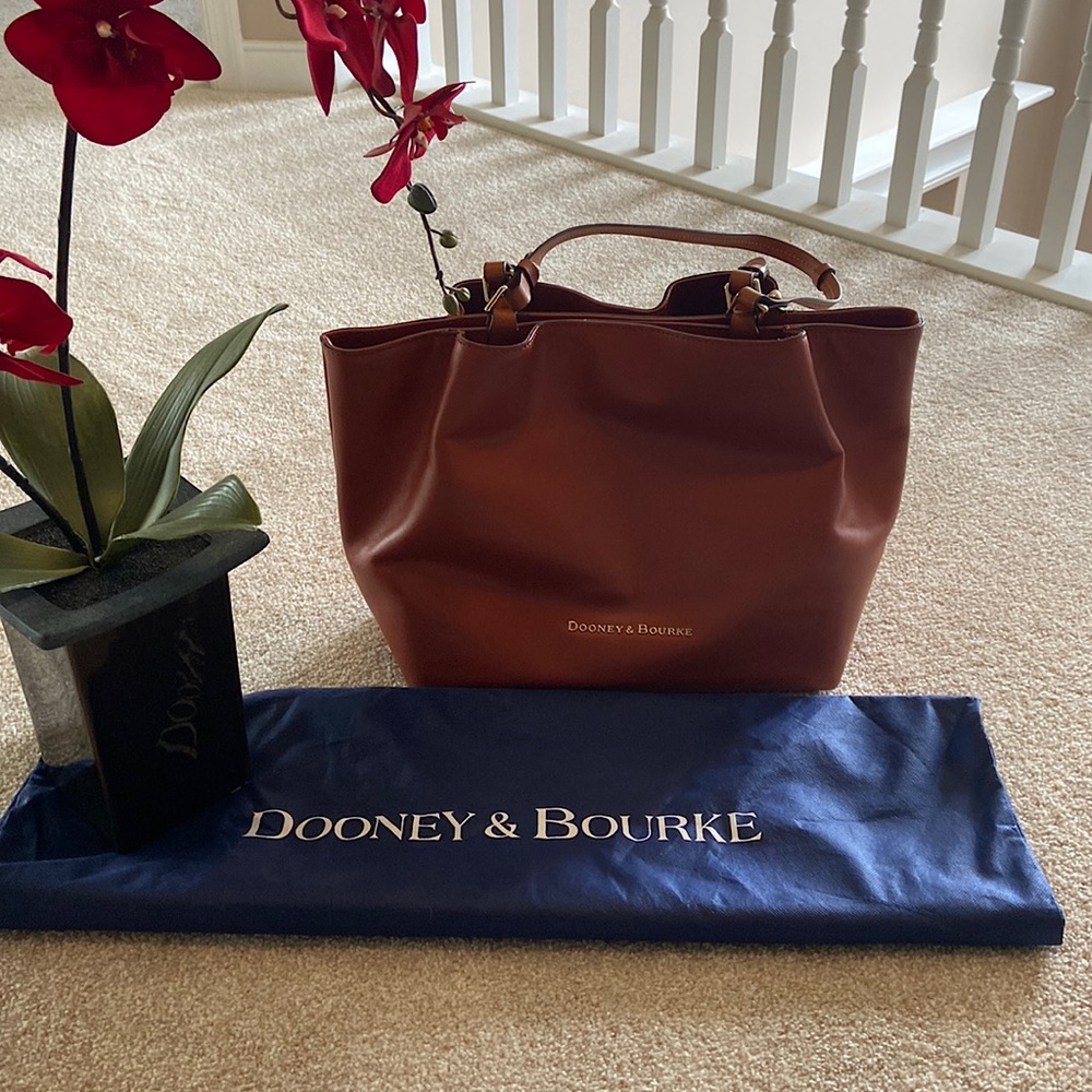 Large Dooney & Bourke bucket bag!